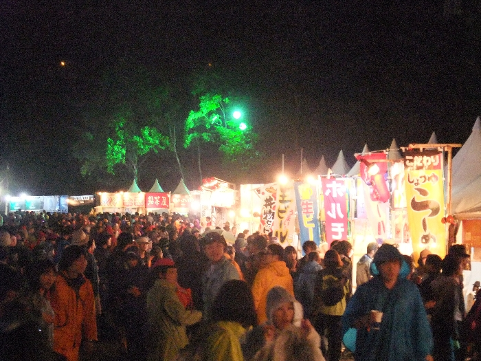 にぎわうオアシスエリア。