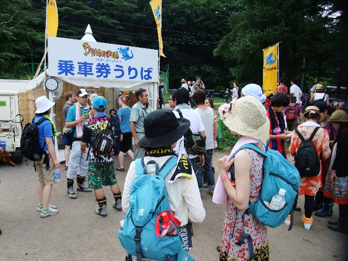 レッドマーキー裏にあるドラゴンドラ乗車券うりば。