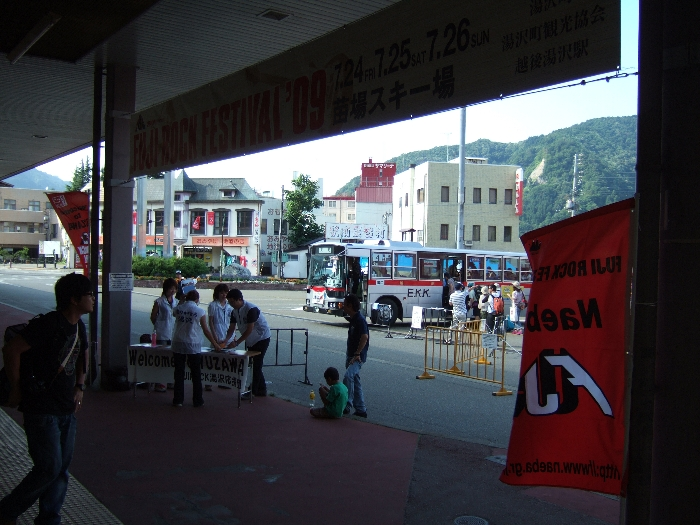 自分で撮っておきながら、何を撮ろうとしたのか分からない写真。逆光。