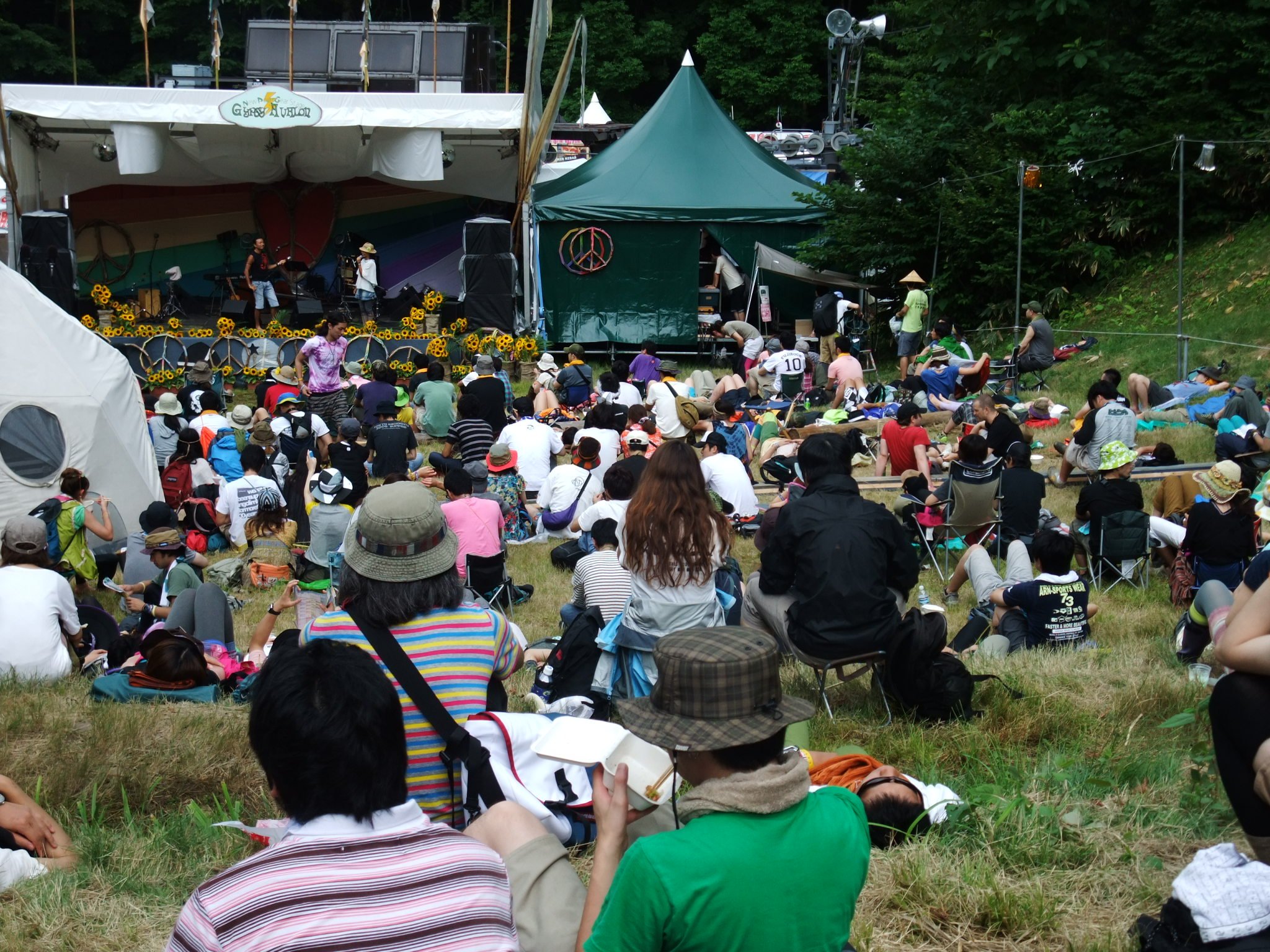 環境保護と平和を大きく打ち出しています。