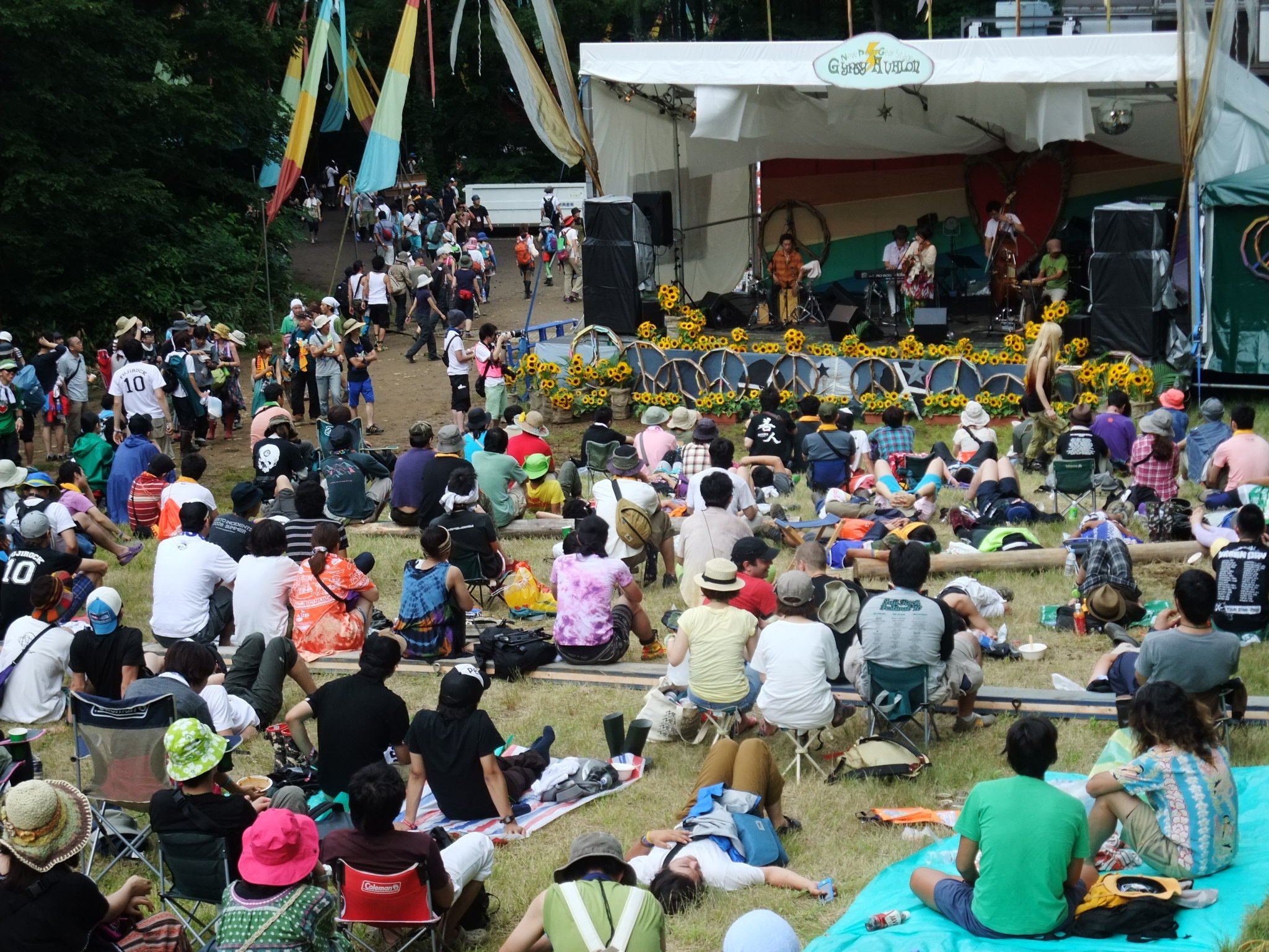 雰囲気としてはフィールド・オブ・ヘブンの小型版。
