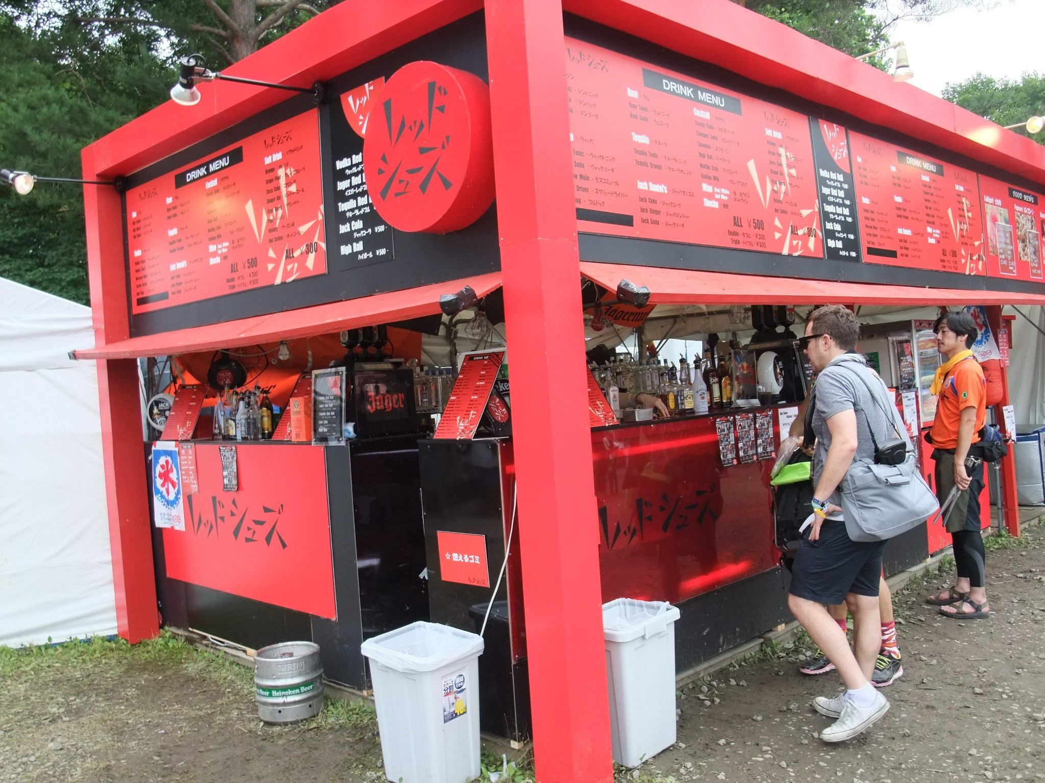 夜はカクテル中心。