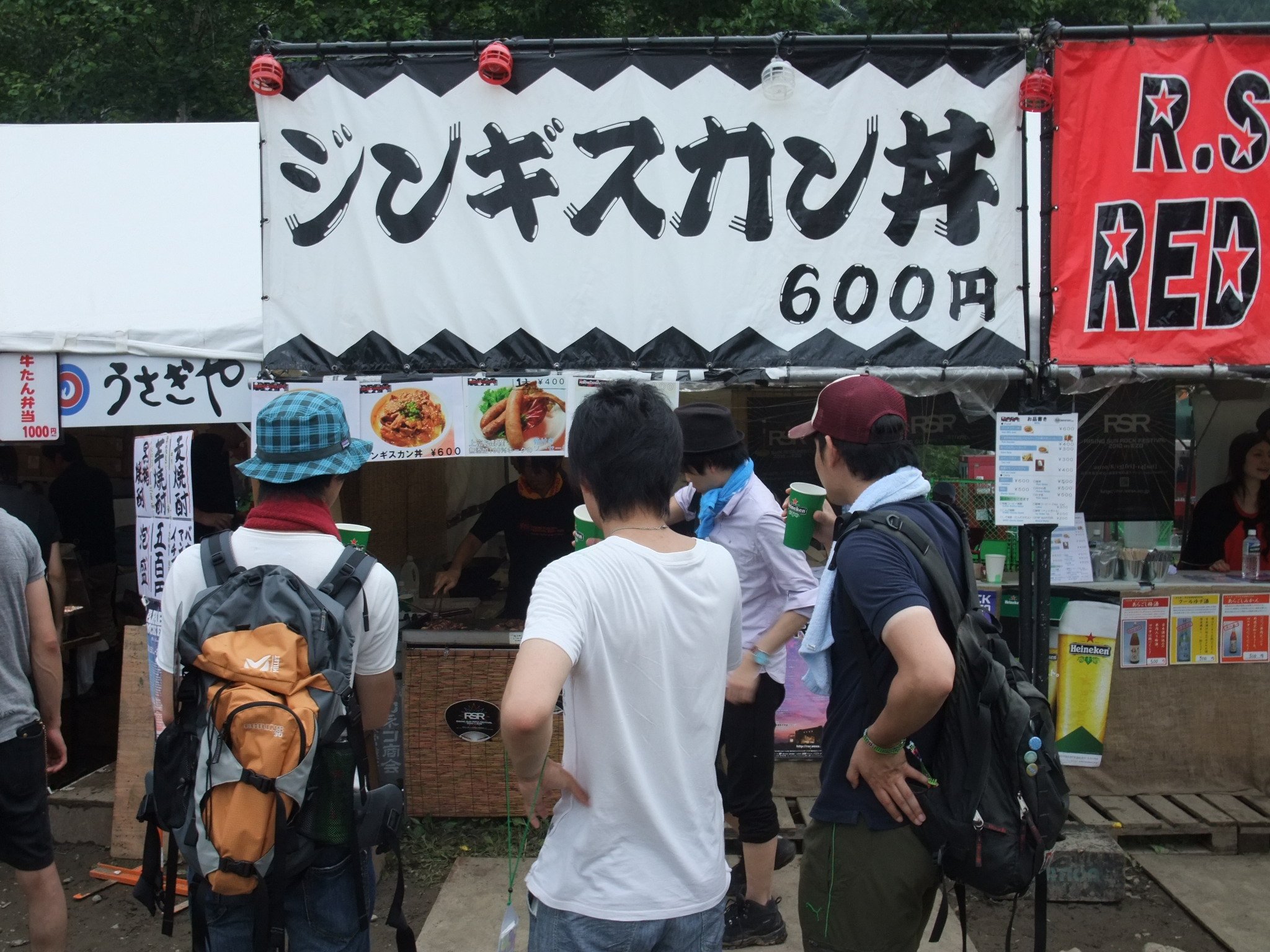 単一メニューのような大きな看板です。