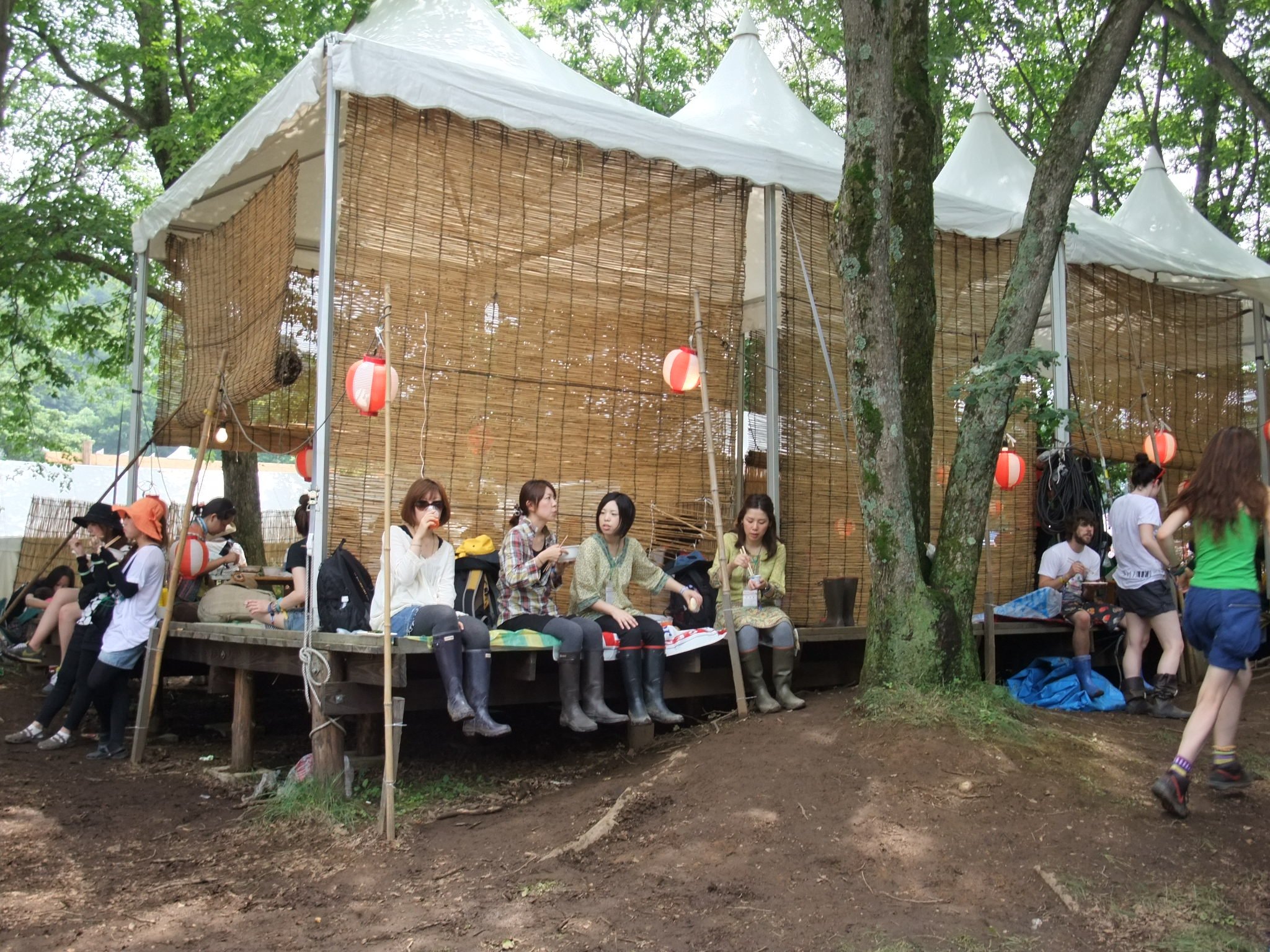 ワールドレストラン側から見た苗場食堂の桟敷。