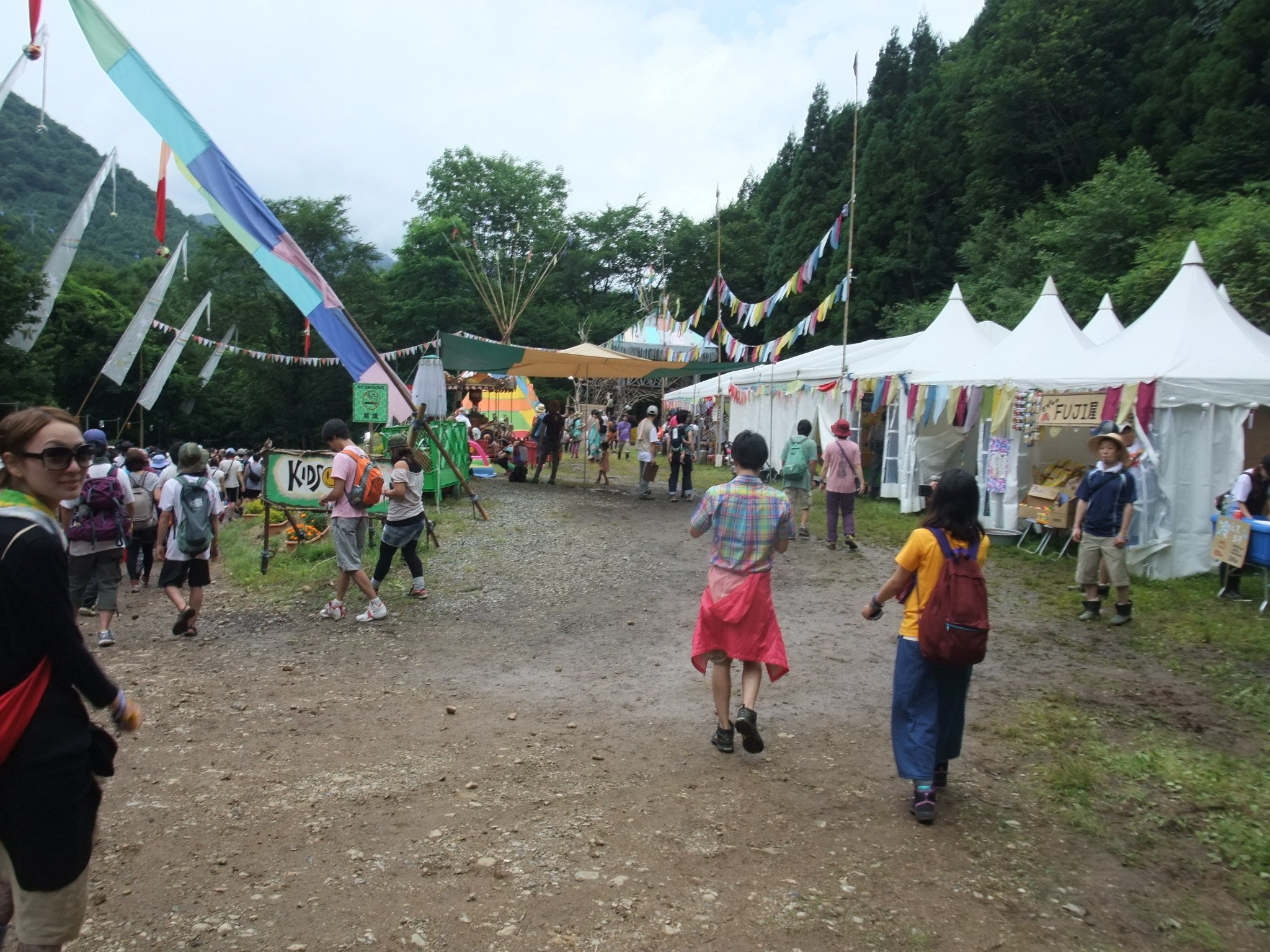 キッズランドは室内と室外に分かれます。