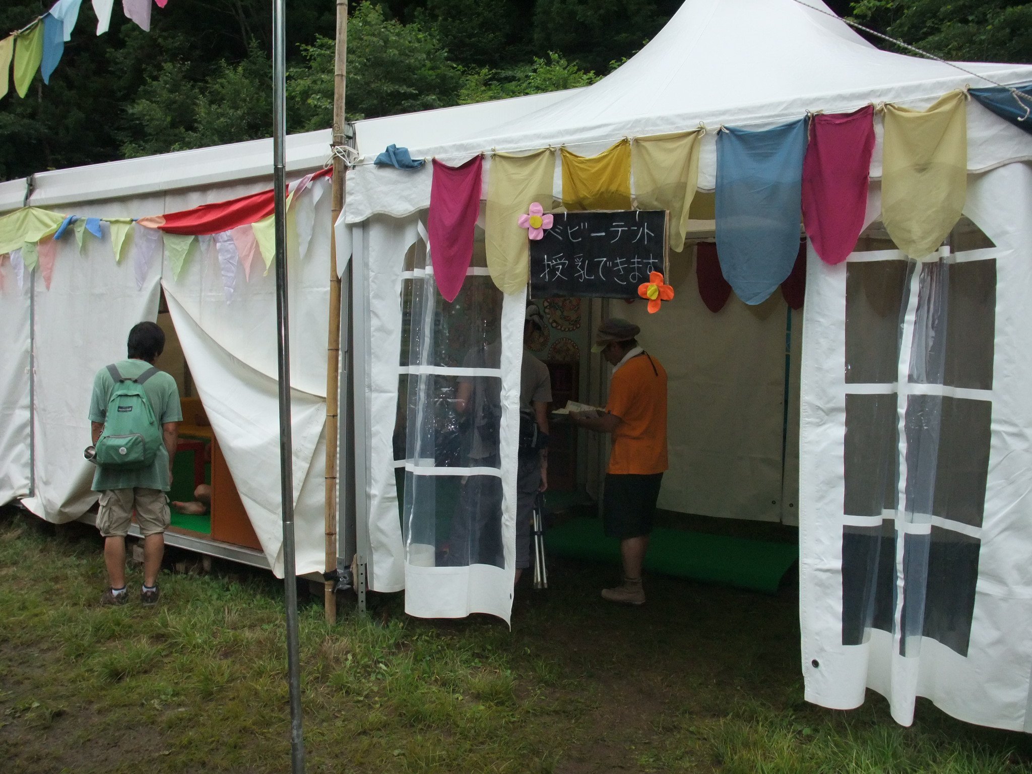 ベビーテント。授乳できるテントです。