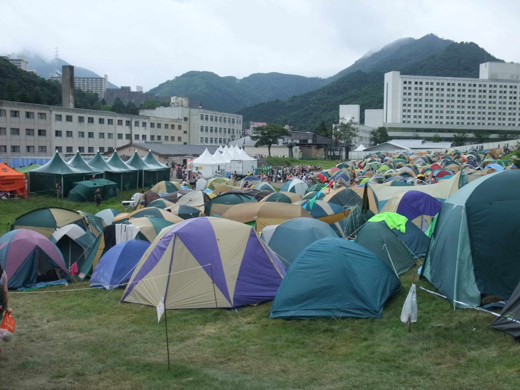 レディースエリアの向かい側のサイト。