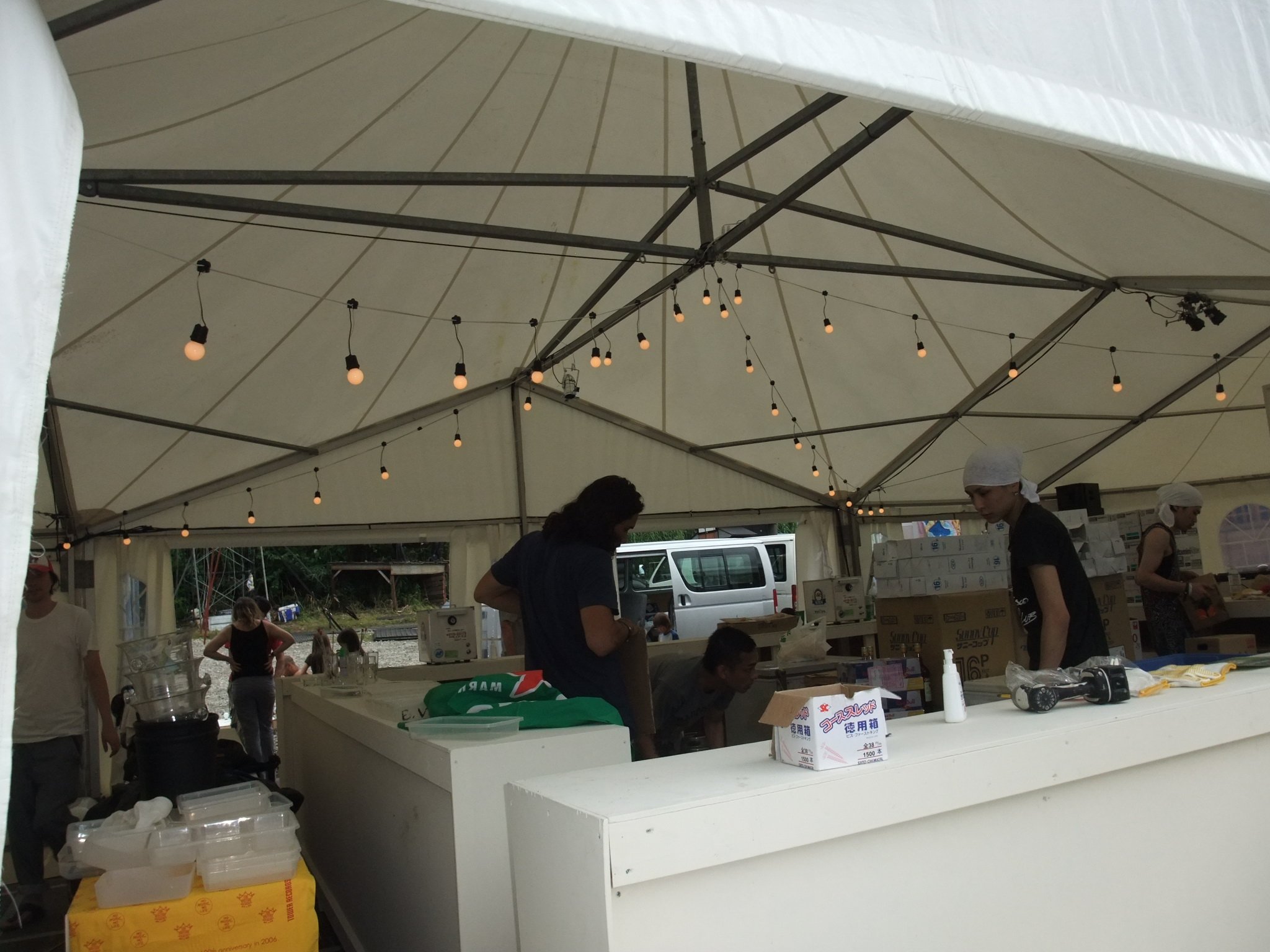 初日の午前11時ごろ。