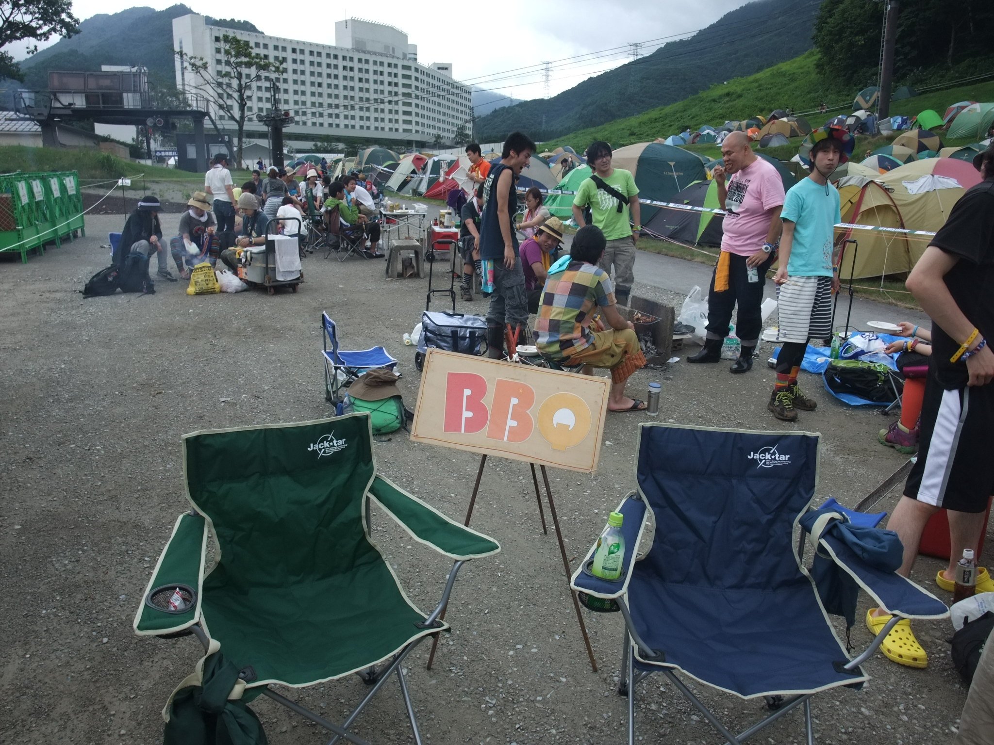 バーベキューエリアはプリンスホテルの店の裏に移動していました。