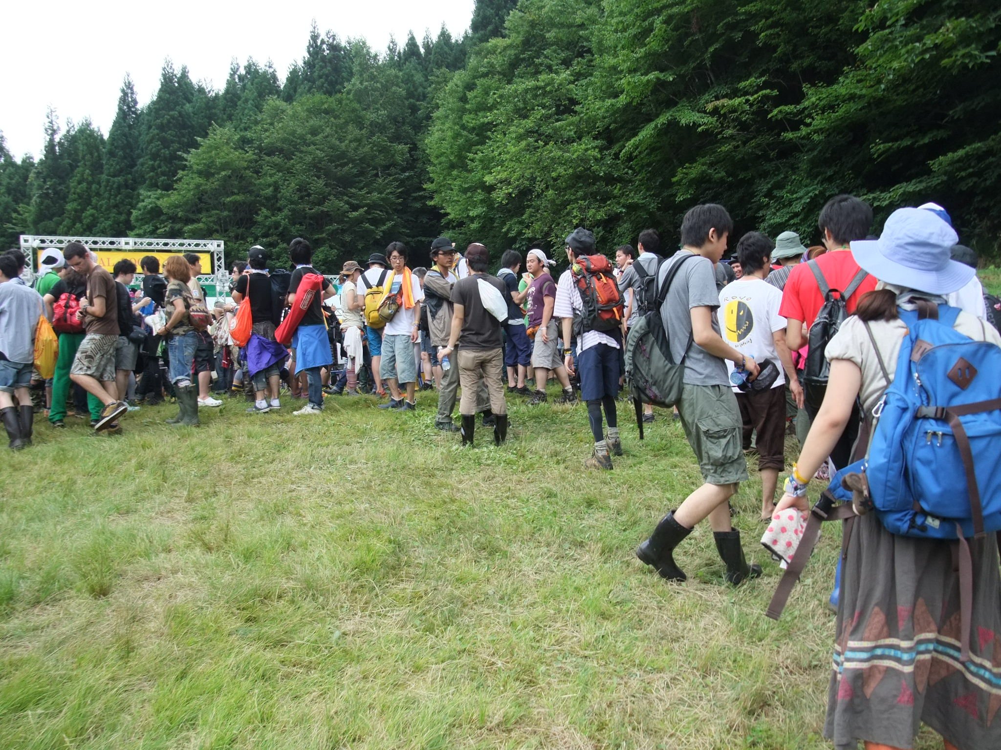 坂になっているオフィシャル・グッズ売り場。