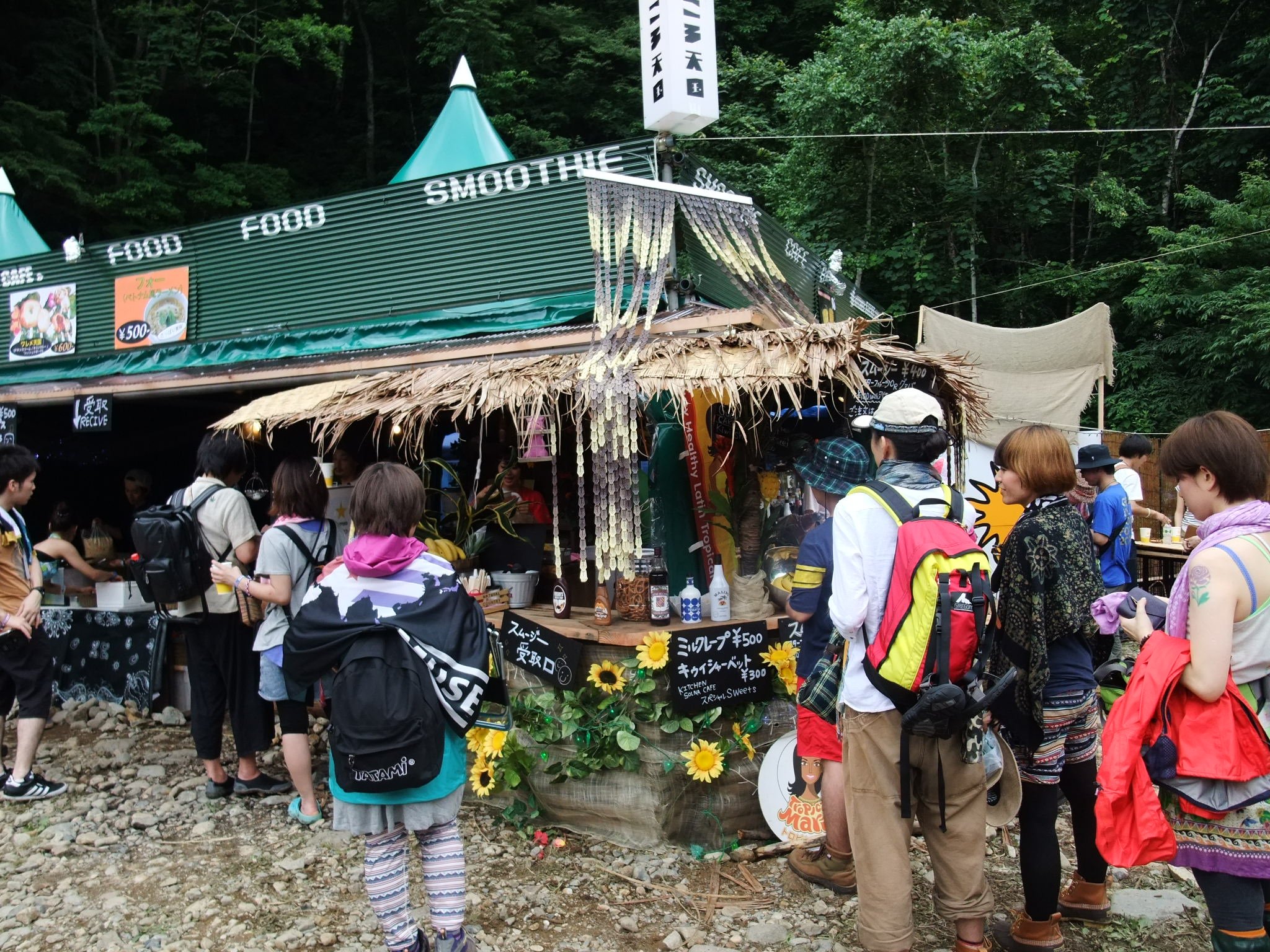 キッチンソルナカフェ。南国風です。