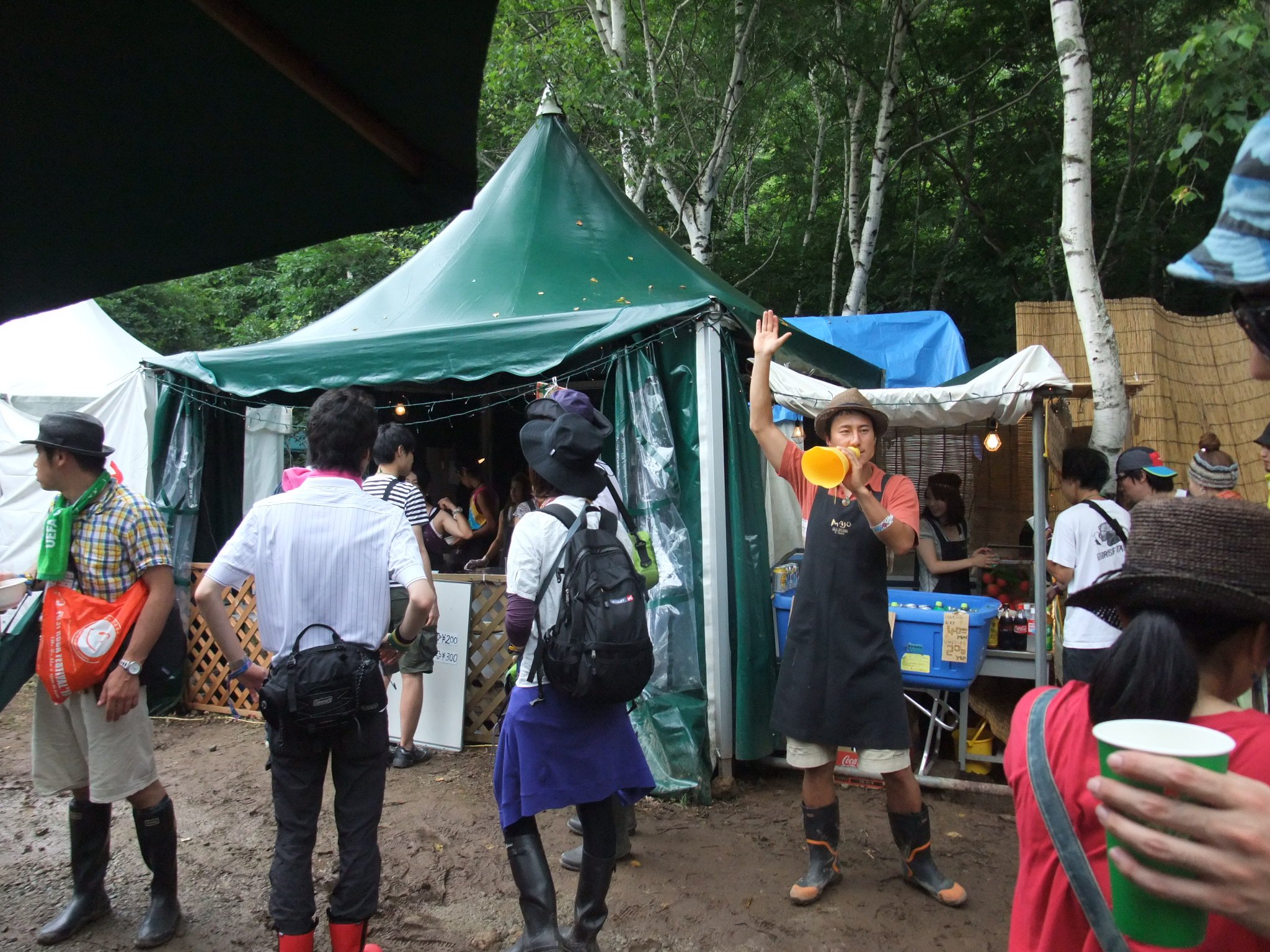 呼び込みのお兄さん。