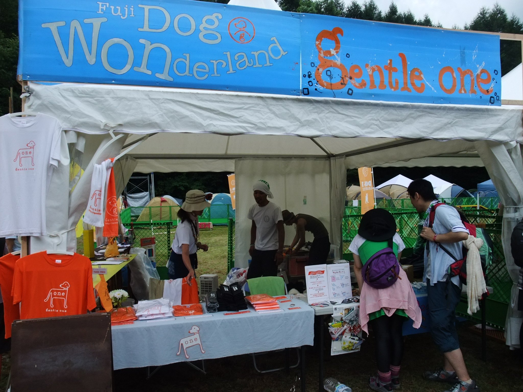 Tシャツも販売しています。