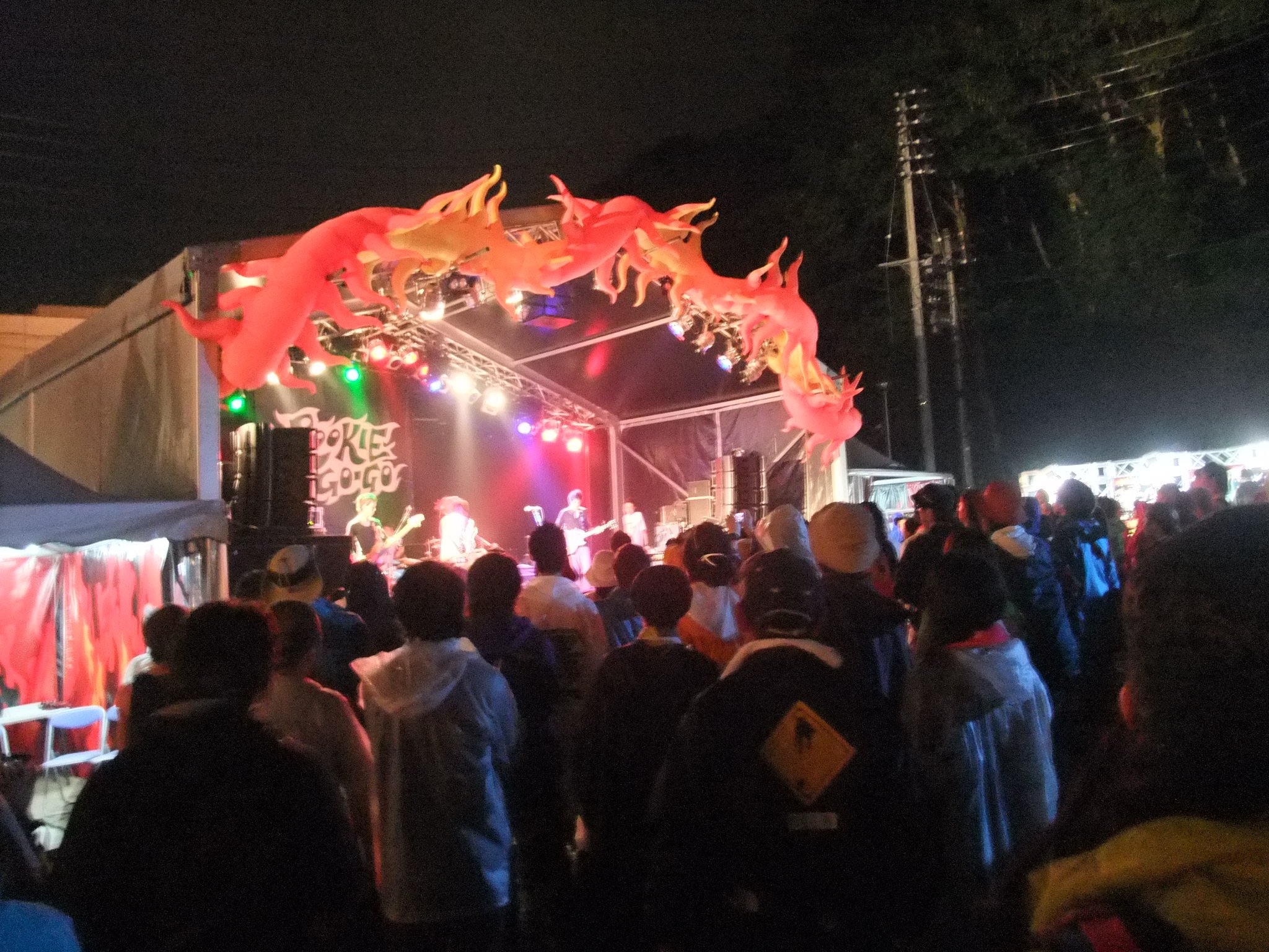 ルーキー・ア・ゴーゴーのステージ。