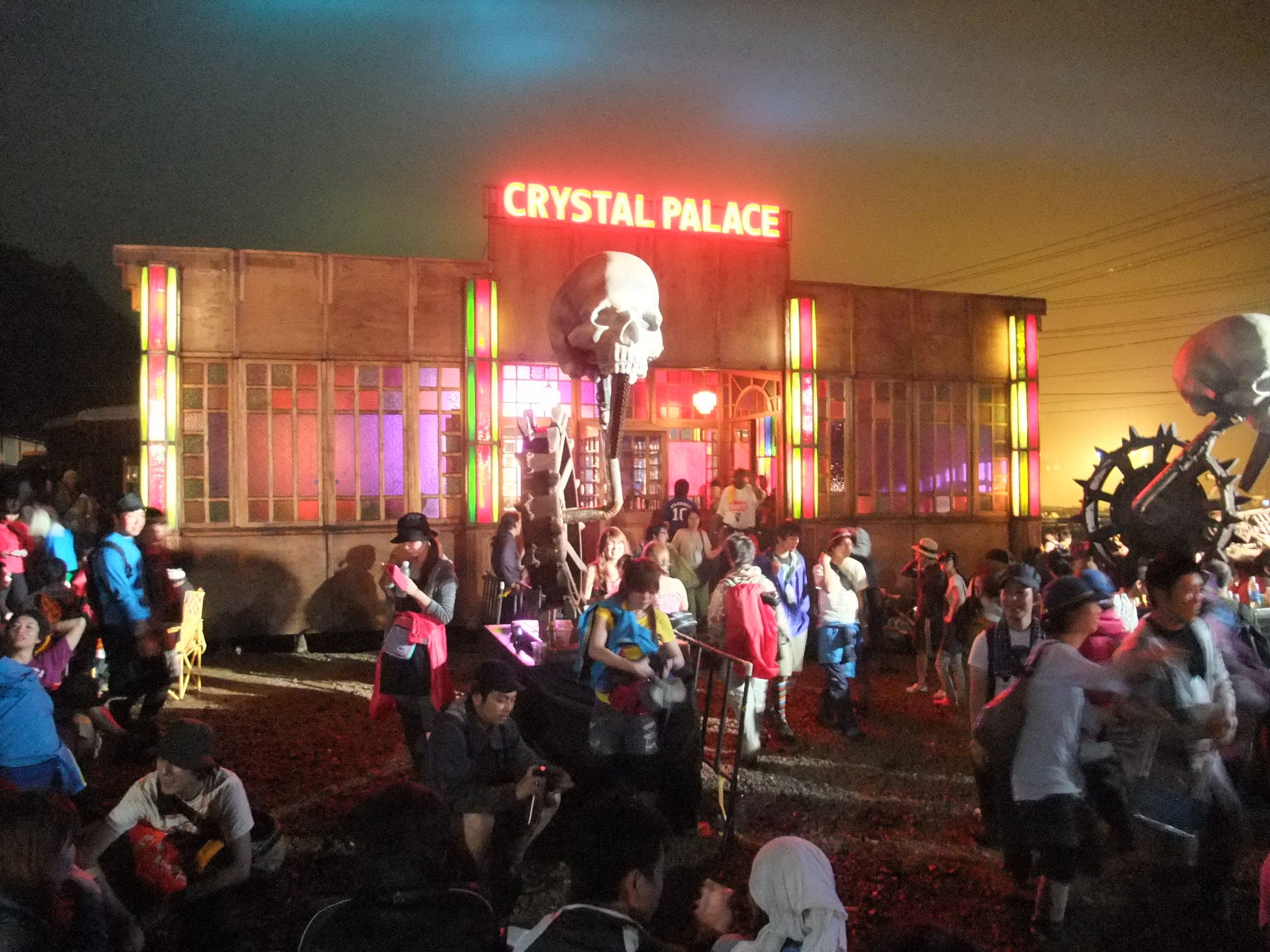 屋根付きショーハウスのクリスタルパレス。