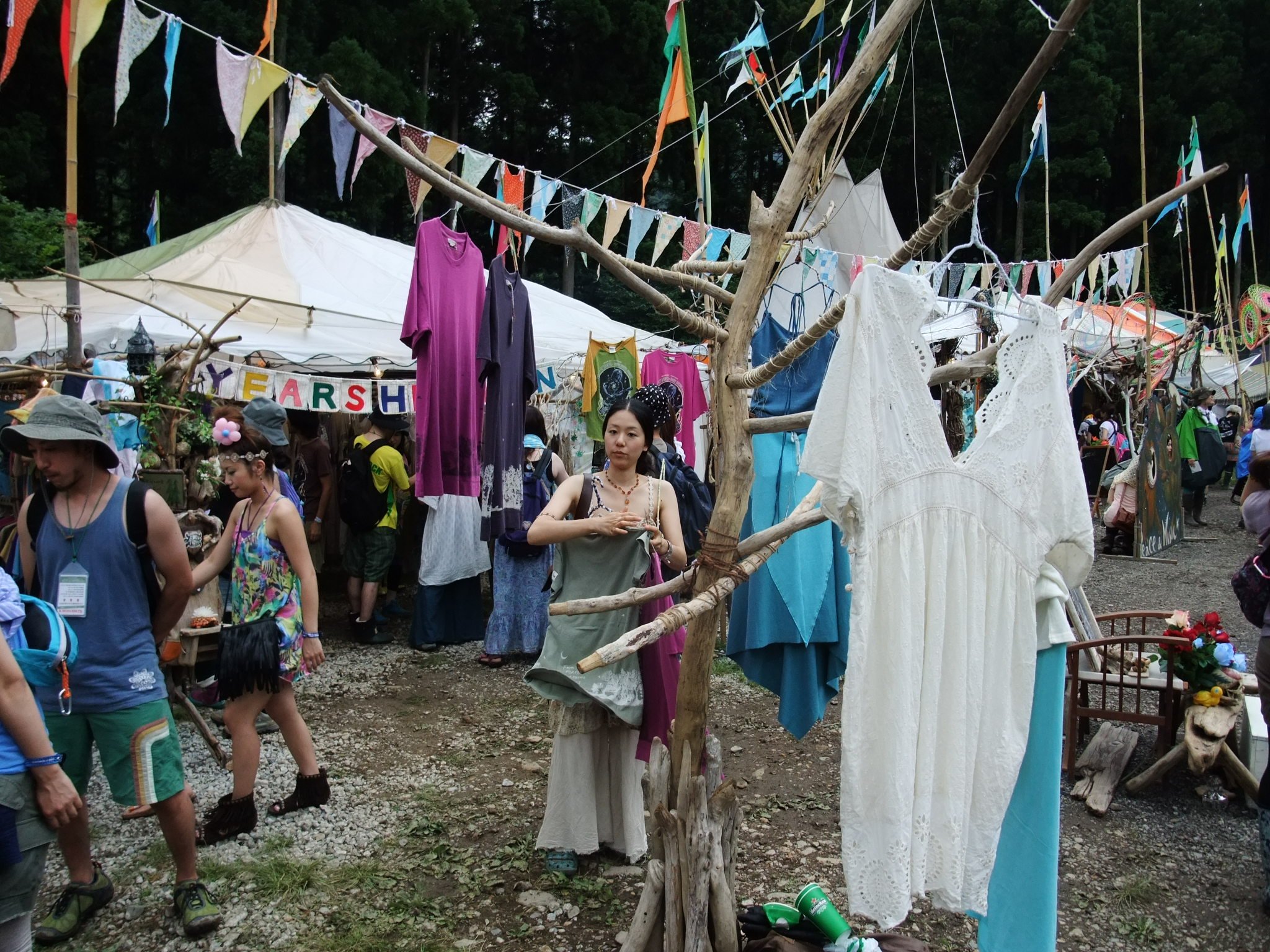 流木を使った展示が多い。