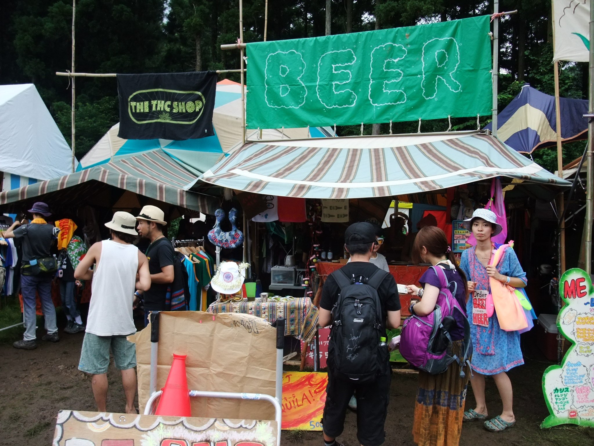 分かりやすい看板の店。