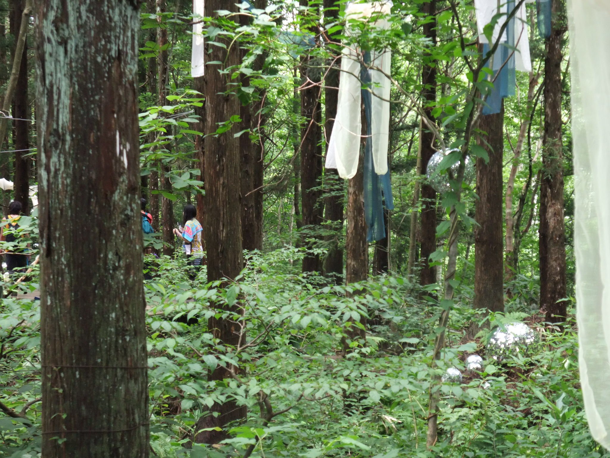 下にもミラーボール。