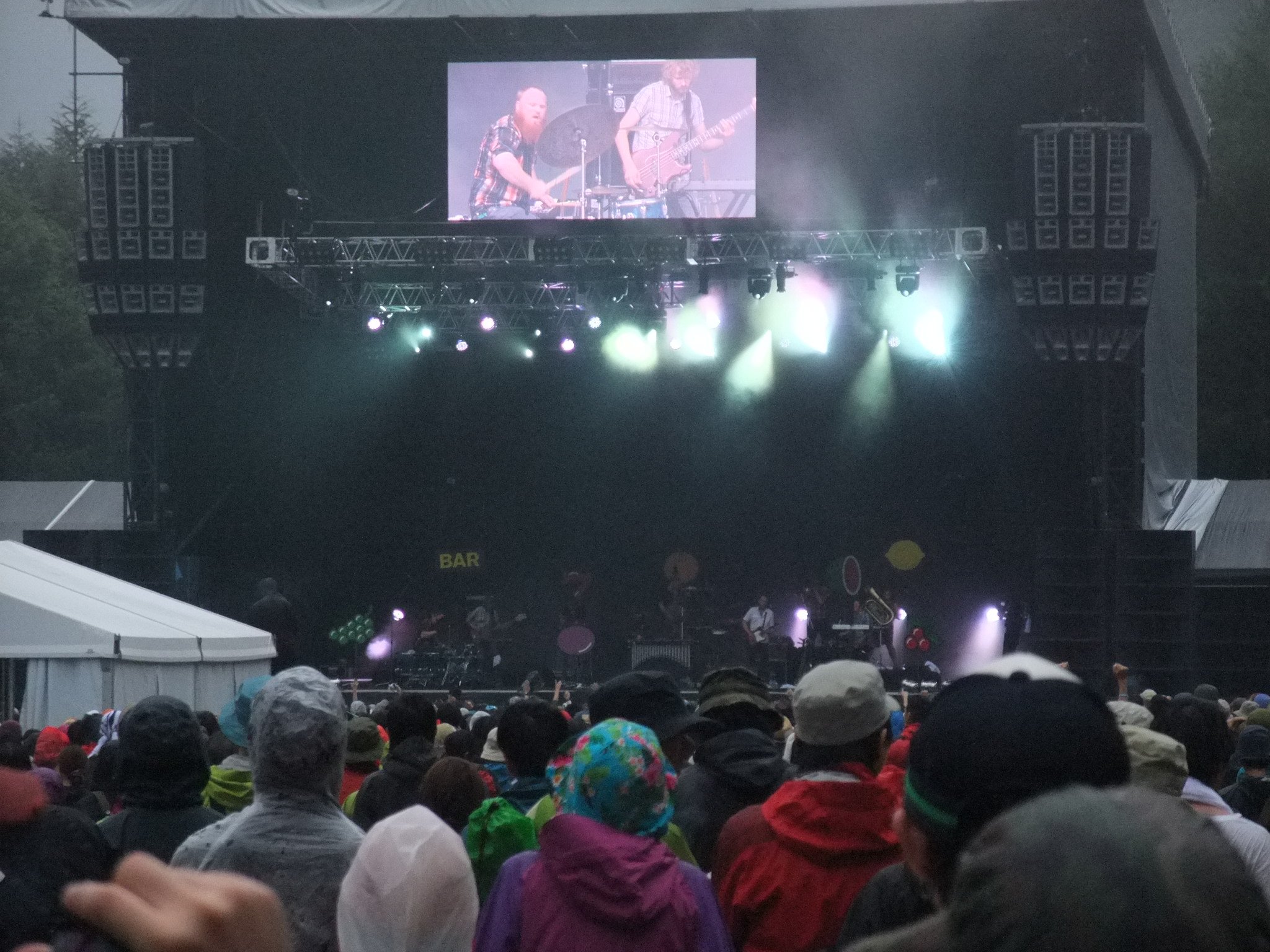 ジャガ・ジャジスト公演中。