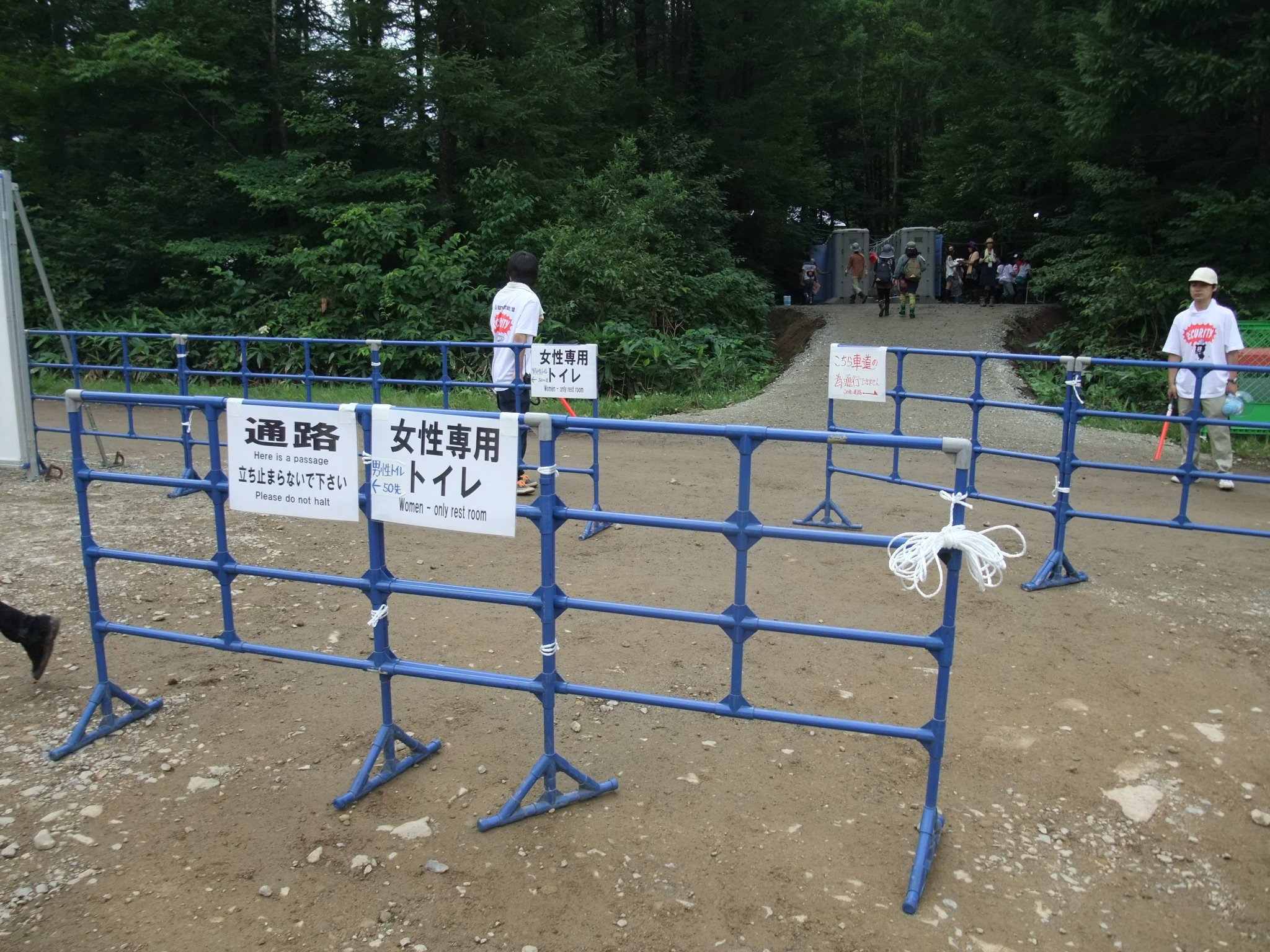 女性用トイレ。時間によっては長蛇の列です。