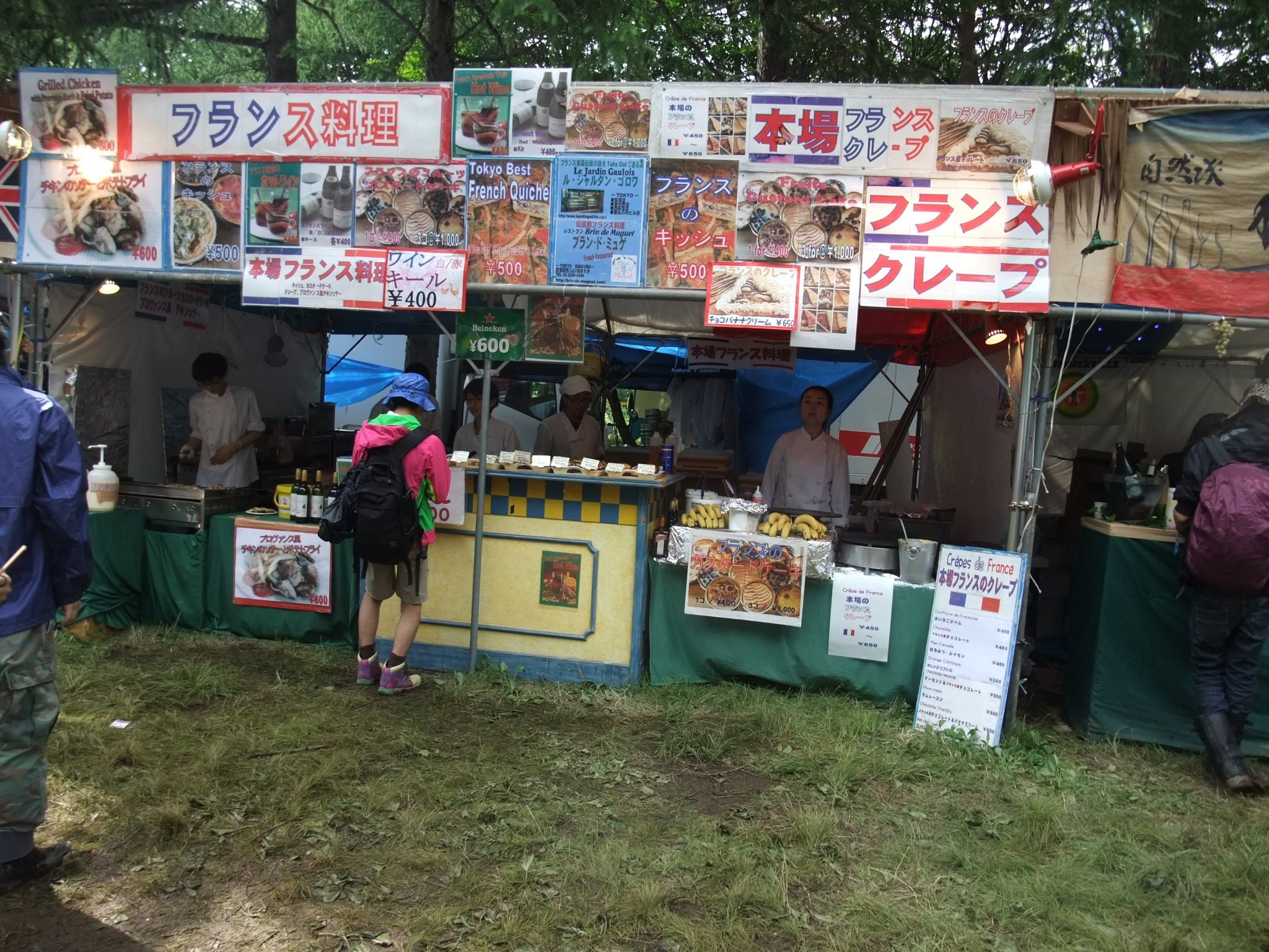 グリルチキンが人気のフランス料理屋。