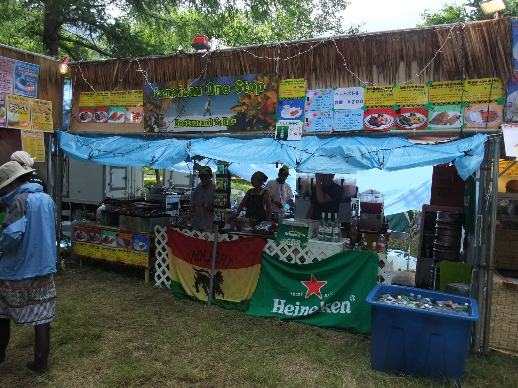 ジャマイカ料理屋。以前はこの場所に主催者スマッシュのカクテル屋がありました。