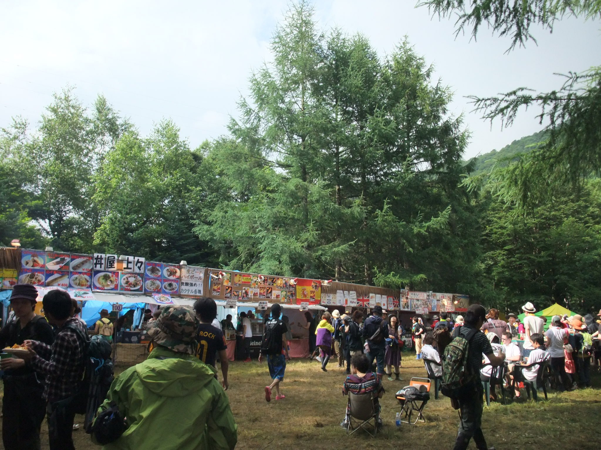 あまり混んでいないワールドレストラン。