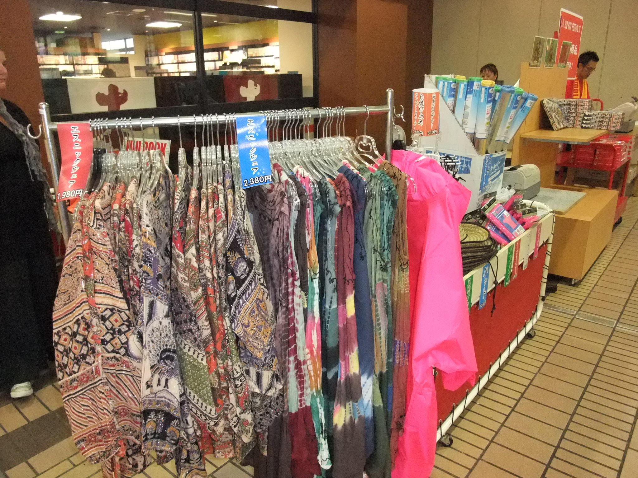少量ながら衣料品も売っています。