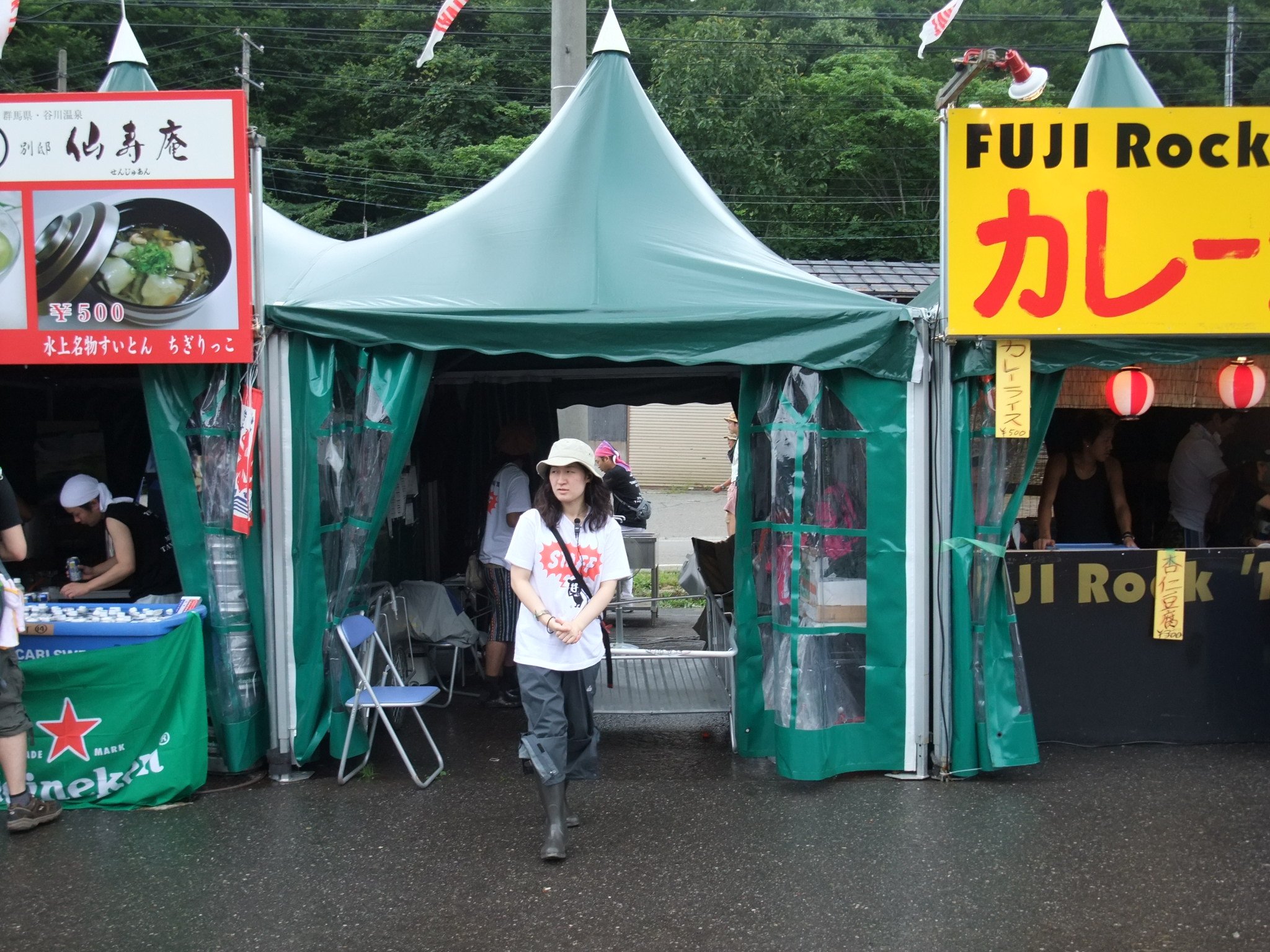 出店管理のテント。