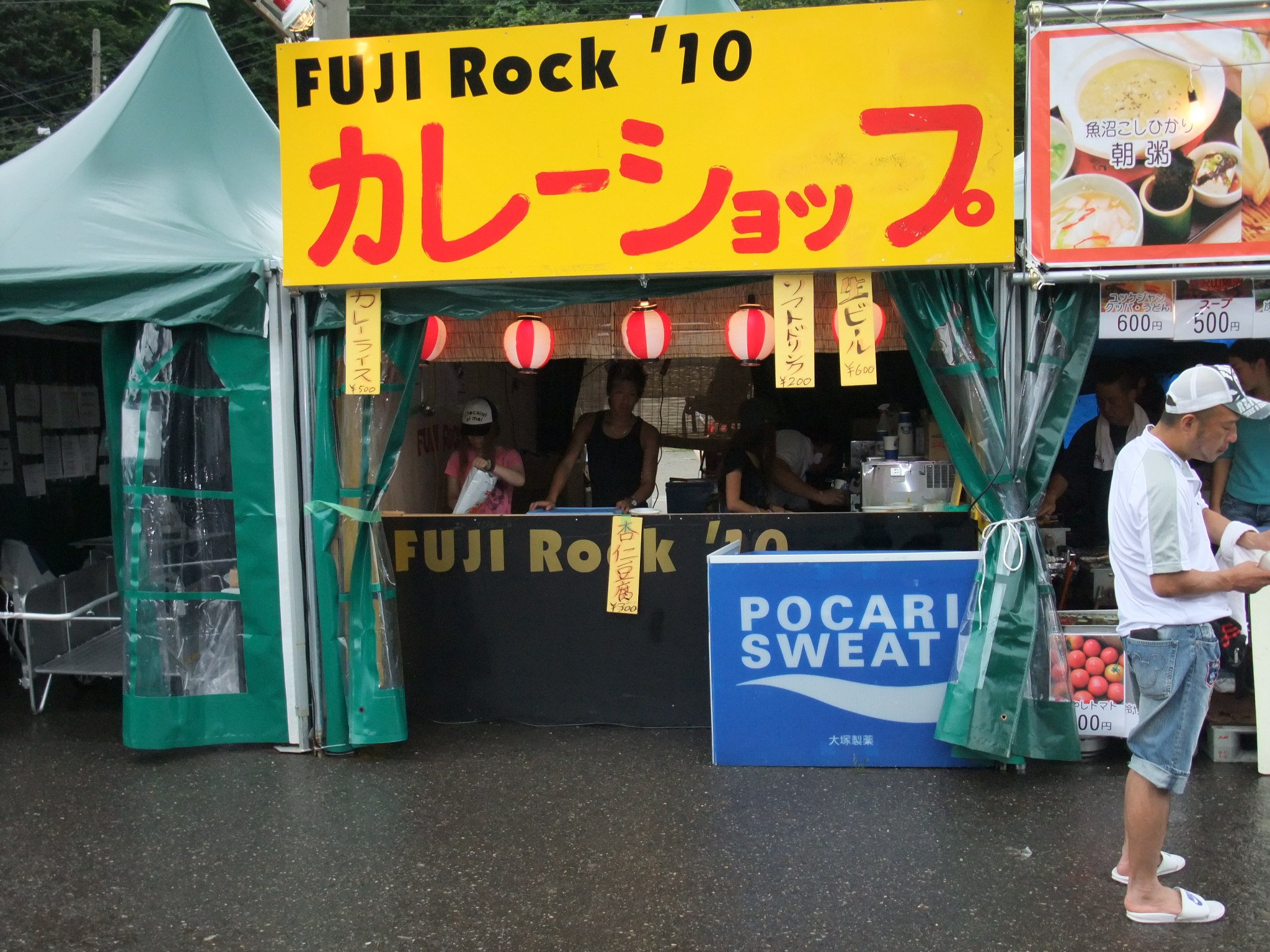 シンプルなカレーの店。