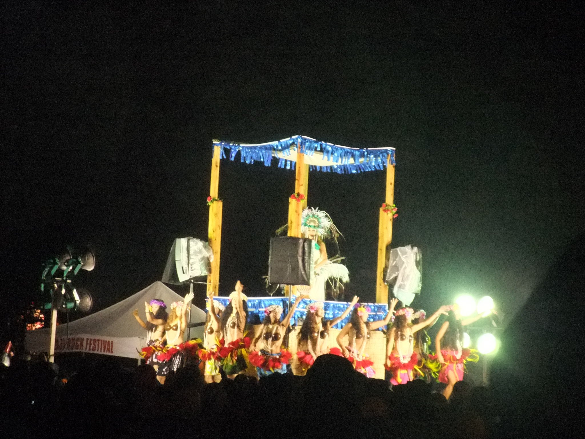 櫓の上にいる人がサンディー。