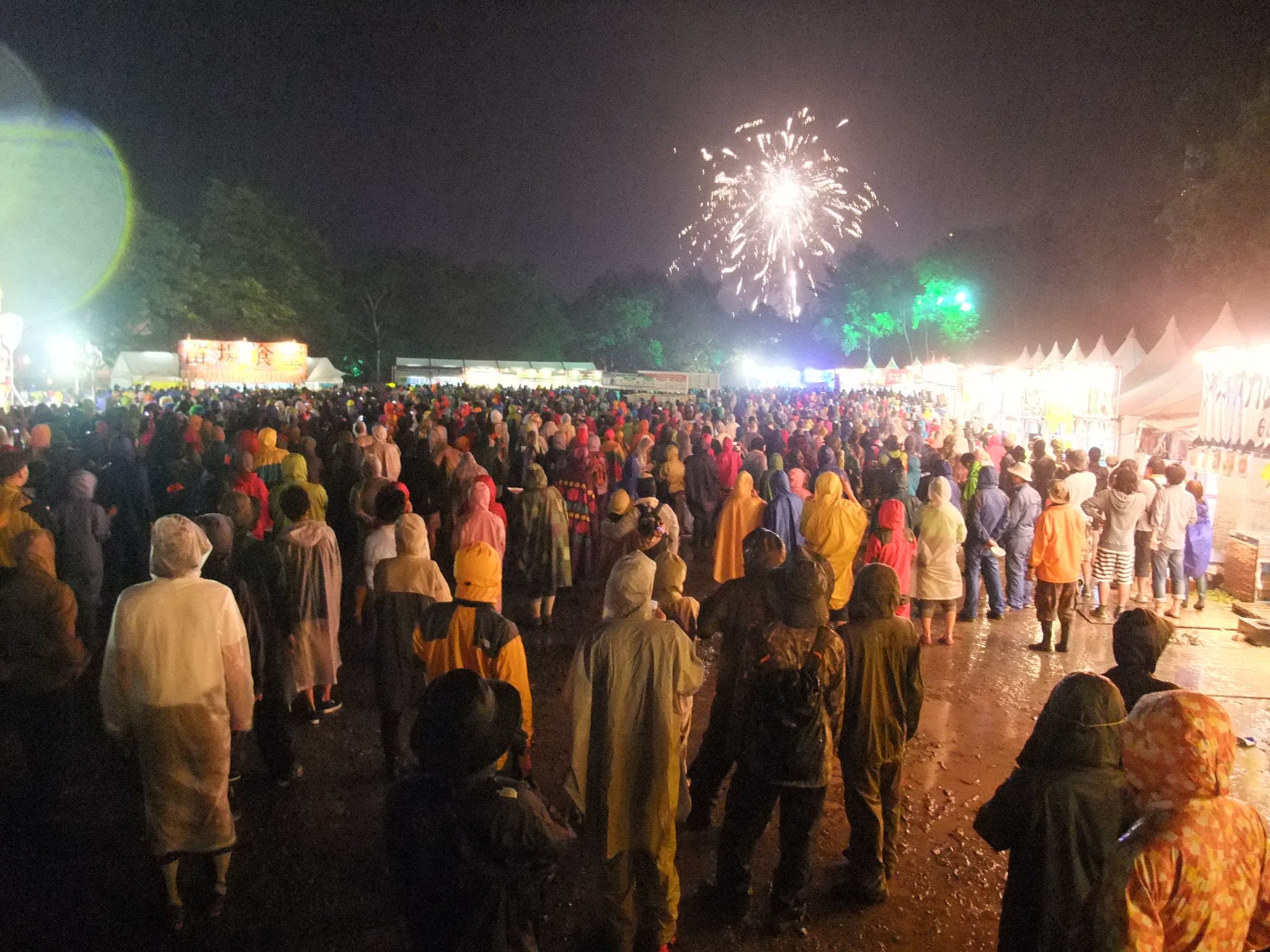 グリーンステージから打ち上げられています。