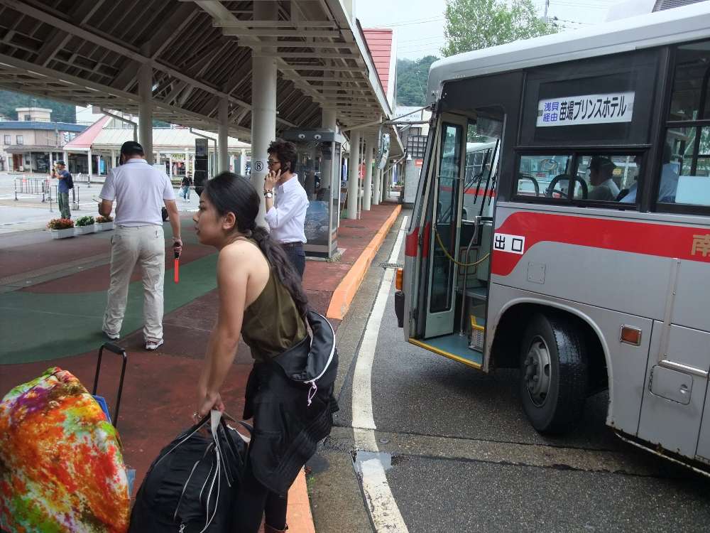 越後湯沢駅から苗場行きの路線バス。