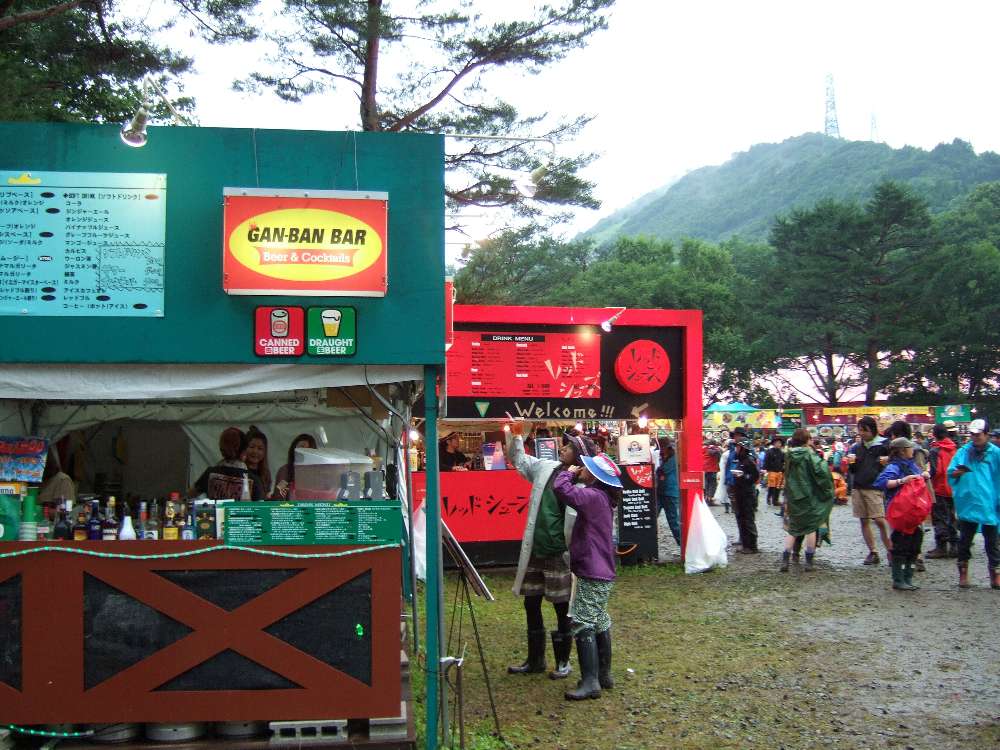 岩盤スクエアから見たオアシスエリア。