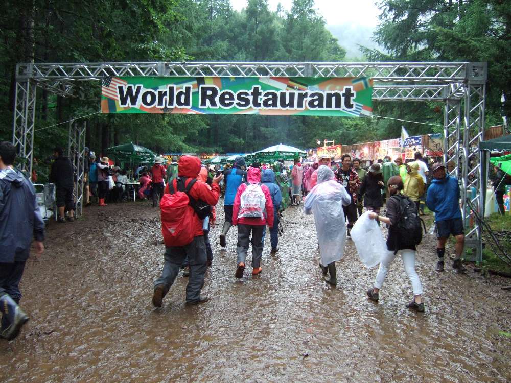 ワールドレストラン入り口。