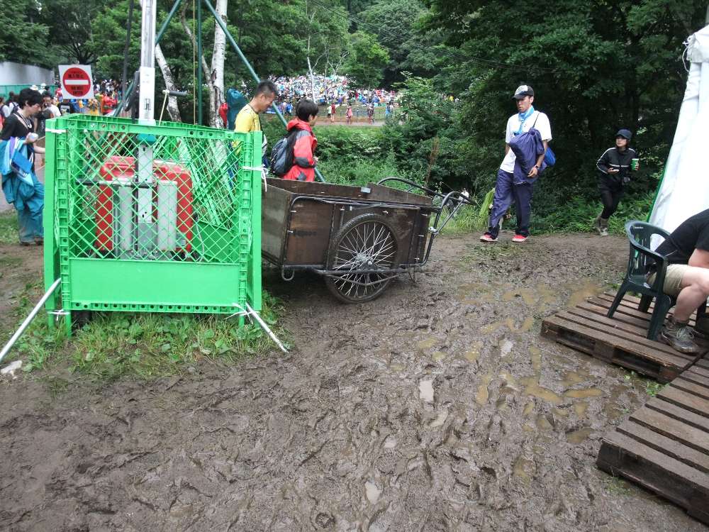 浅貝川に降りるところ。