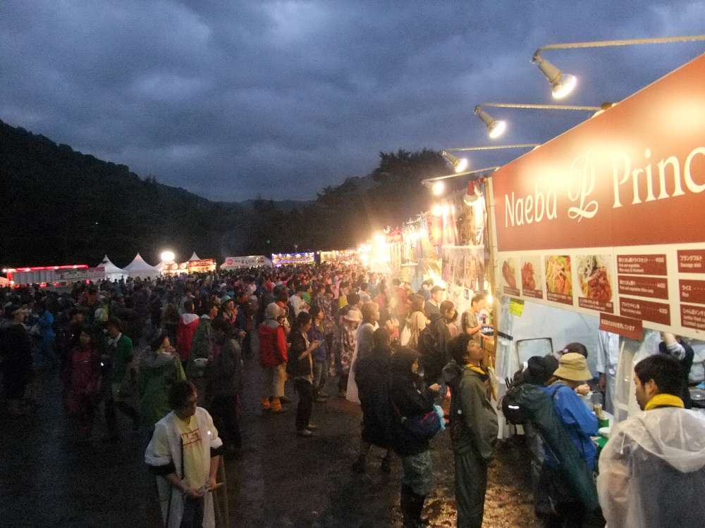 1日目午後7時ごろ。