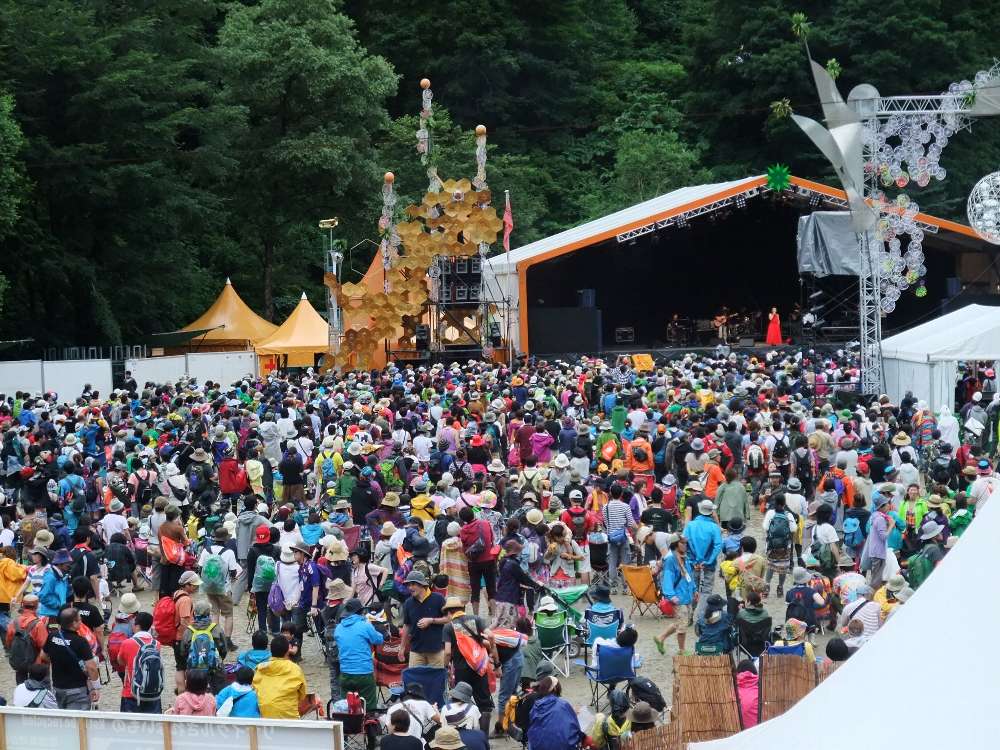 外周から見えるオレンジコート。