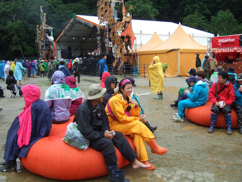 今年はいすが置かれていました。