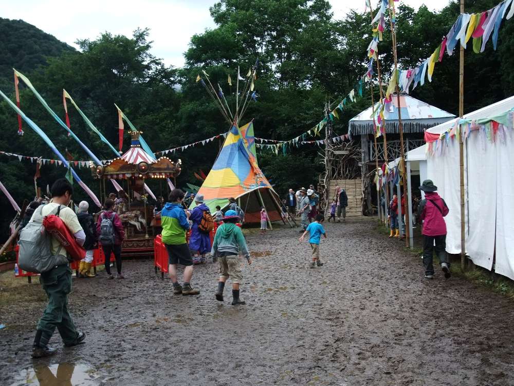 キッズランドも足下はよくない。