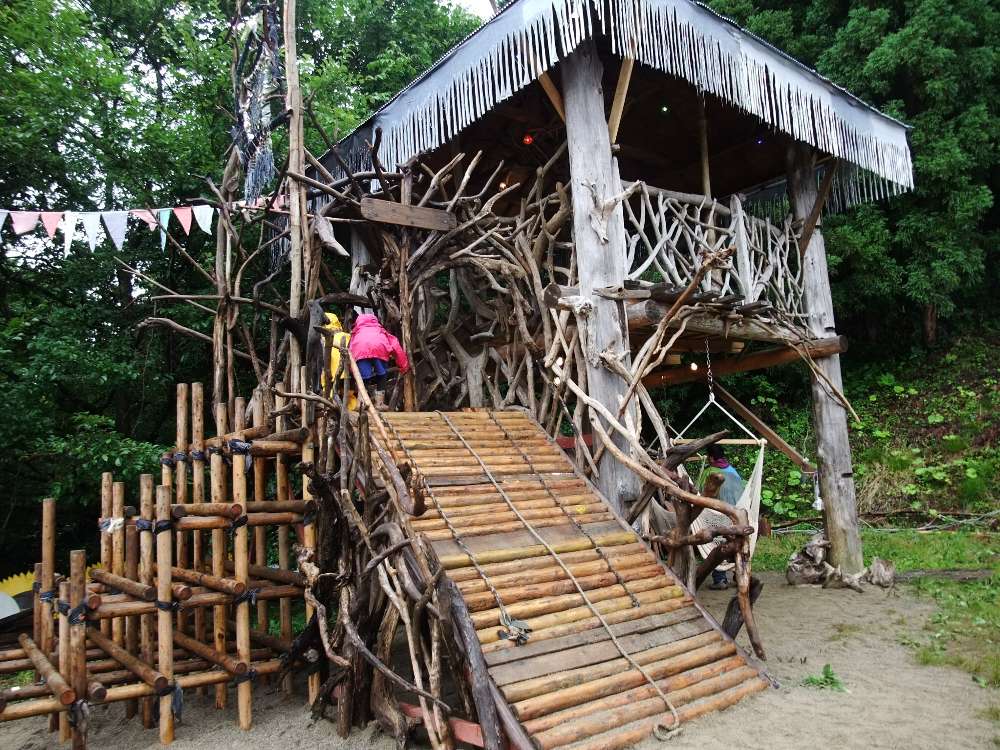 2階建て遊具。毎年立て直しているのか。