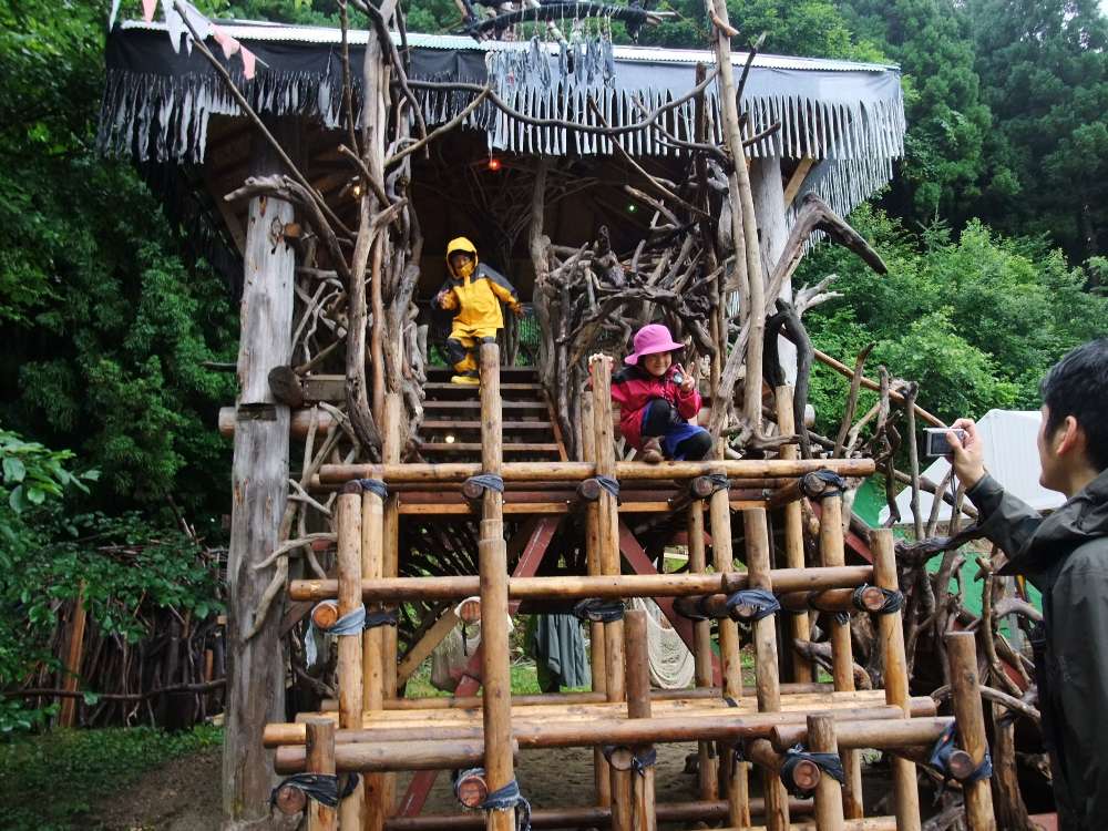 柱は古そうだが細い木組みは新しい。