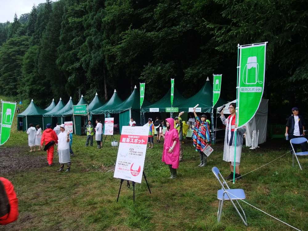 今年初めて登場した象印の給茶。