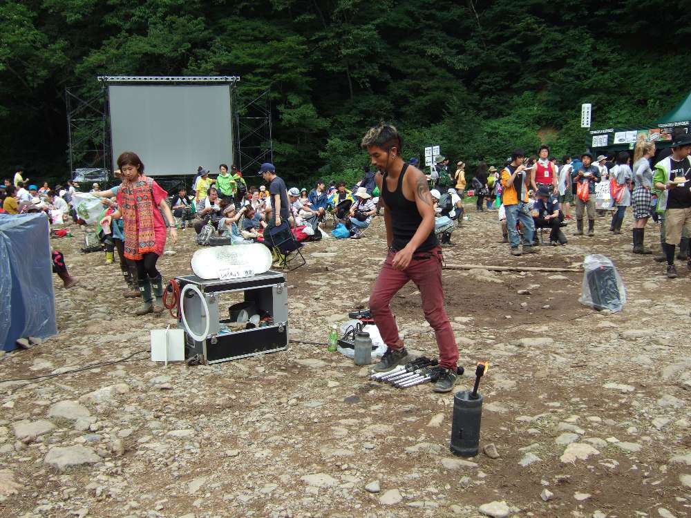毎年同じところで大道芸をしているしゅうちょうという人。
