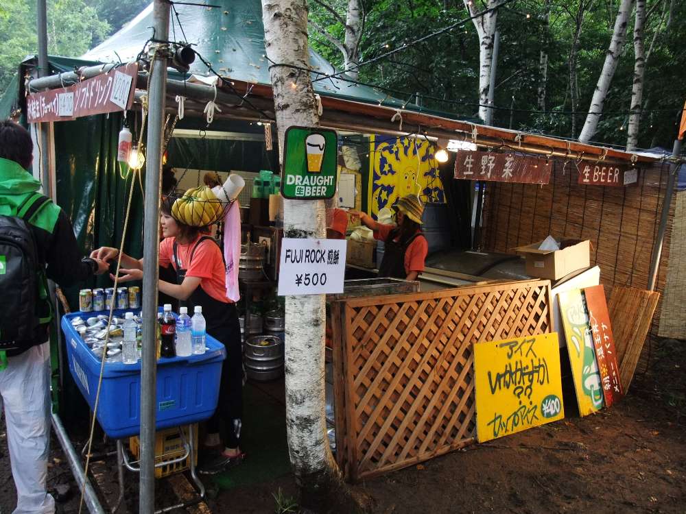 ところ天国の通路寄りの店。