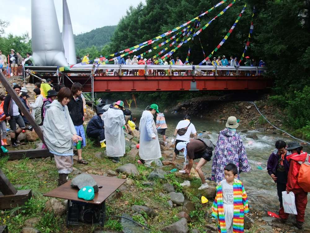 色つきの石は持って帰ってもいいらしい。