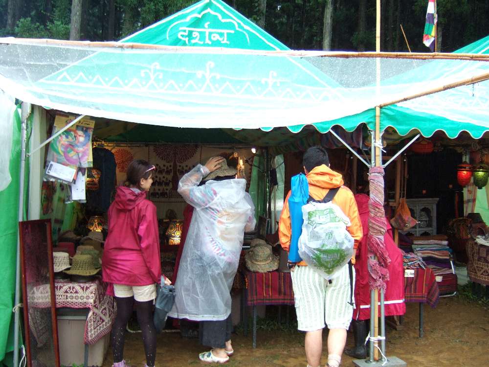 南アジアの衣料雑貨店。