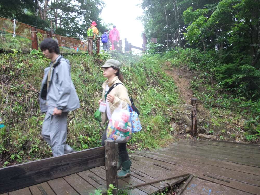 近道らしきあとも見えます。