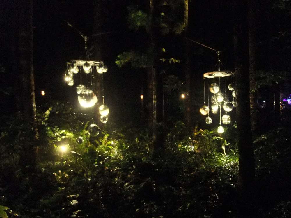 ミラーボールたくさん。