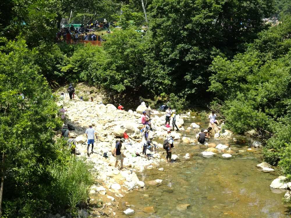 橋から見える浅貝川。